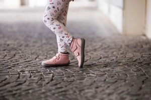 Dětské zimní barefoot boty Be Lenka Penguin - Pink na noze