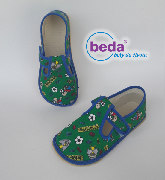 Barefoot Beda barefoot - papučky na suchý zip zelené fotbal s opatkem bosá