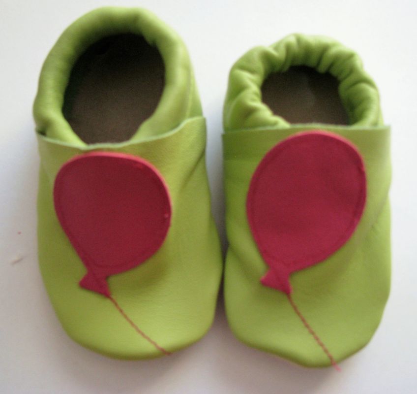 Capáčky Menu baby shoes - zelené s balónem