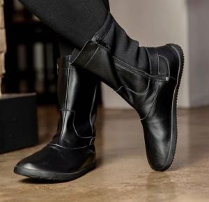 Barefoot polokozačky Ahinsa - černé na noze